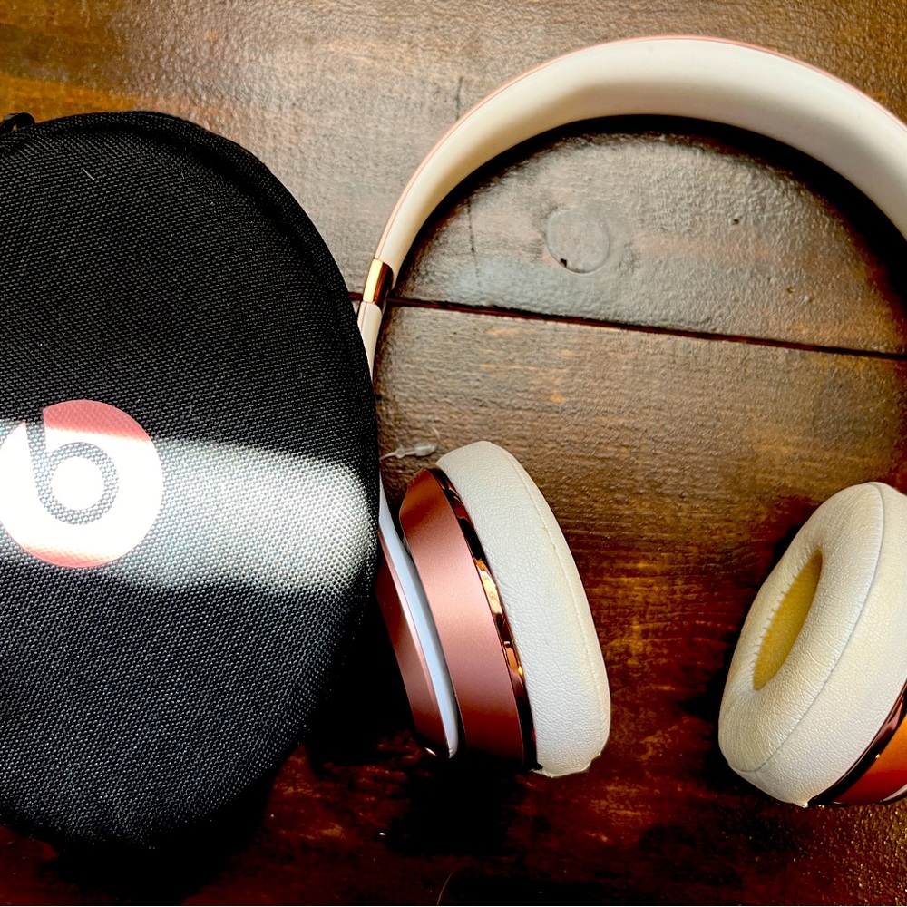 Beats Solo 3 rose gold